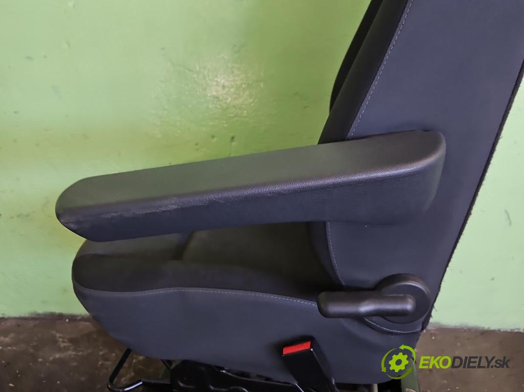 Renault Master III 2010-2024 2.3 dci 170 hp manual 125 kW 2299 cm3 5- Sedadlo pravý  (Sedadlo)