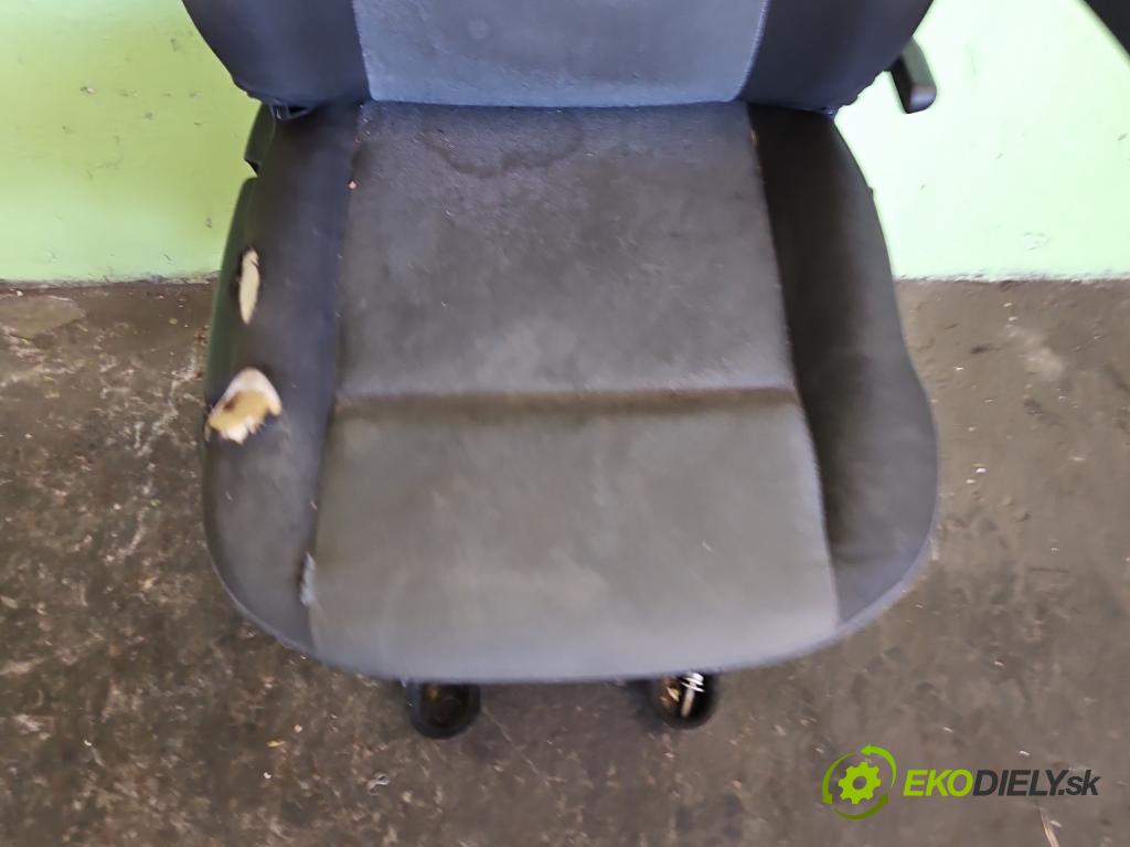 Renault Master III 2010-2024 2.3 dci 170 hp manual 125 kW 2299 cm3 5- Sedadlo pravý  (Sedadlo)