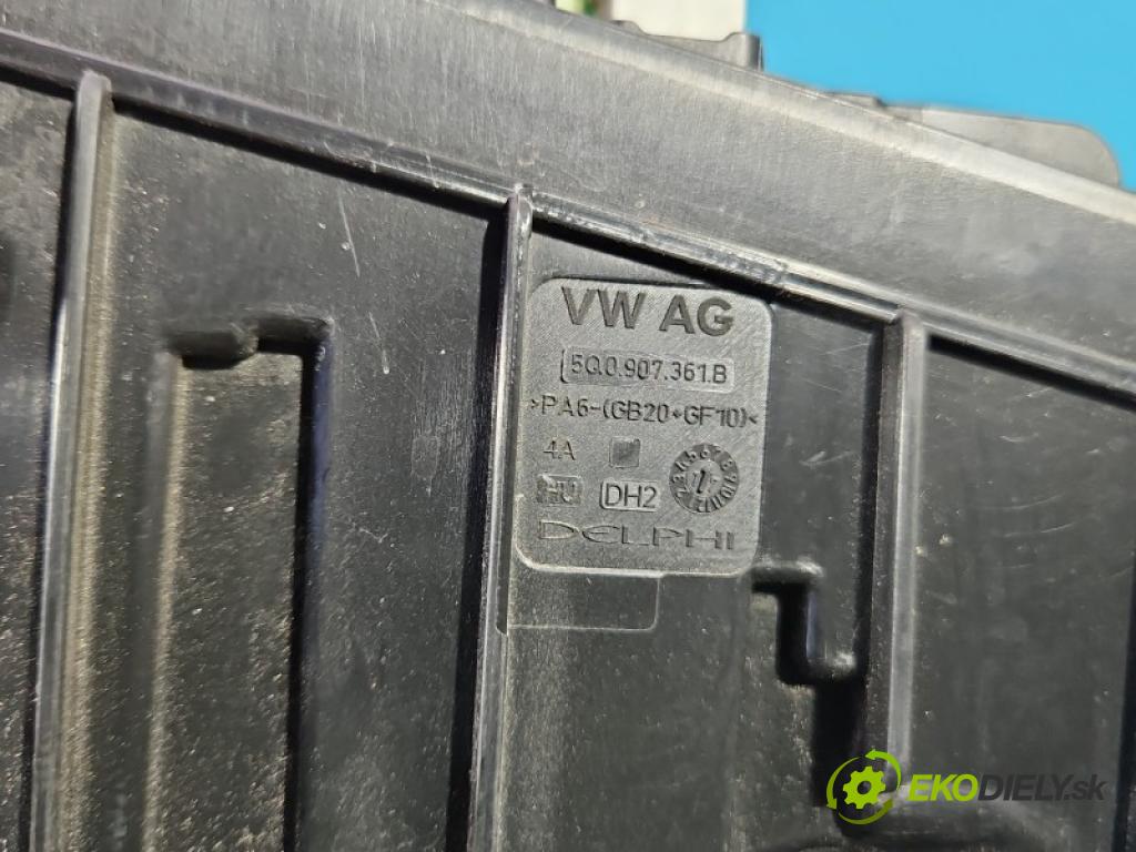 Vw Passat B8 2014- 2.0 tdi 190 hp automatic 140 kW 1968 cm3 5- skříňka pojistková 5Q0937125B (Pojistková skříňka)