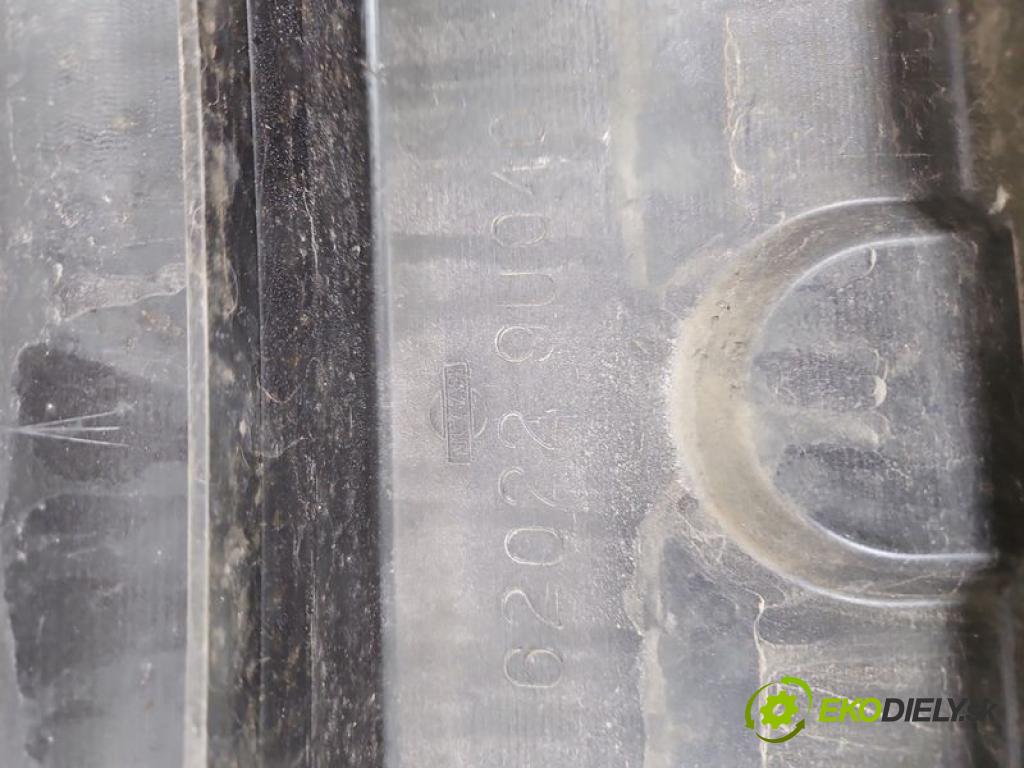 Nissan Note I 2006-2012 1.5 dci 86 hp manual 63 kW 1461 cm3 5- nárazník přední  (Klika dveří ostatní)