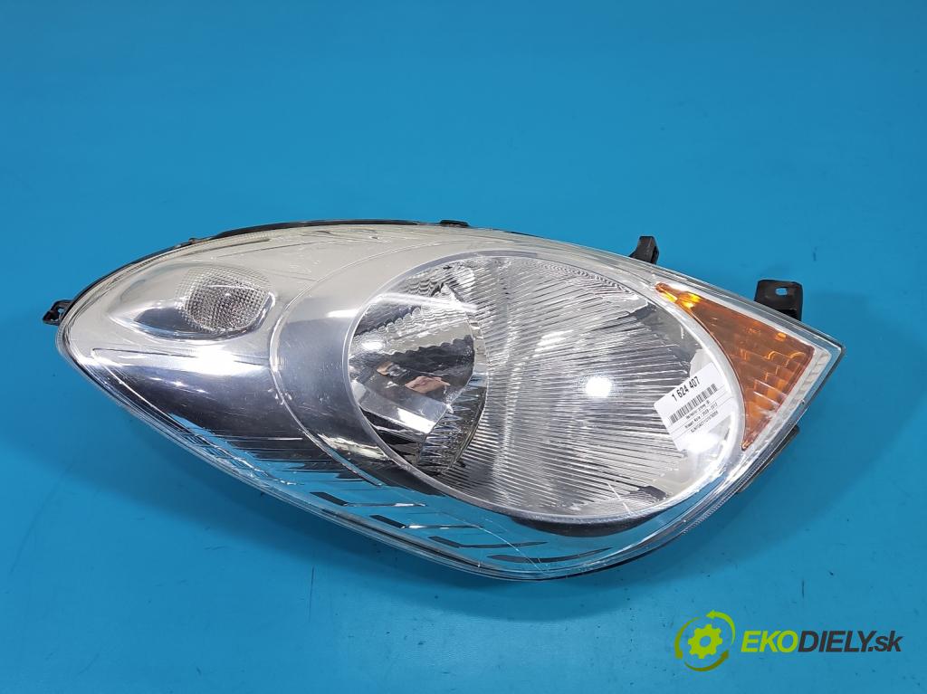 Nissan Note I 2006-2012 1.5 dci 86 HP manual 63 kW 1461 cm3 5- Reflektor: pravý  (Svetlo predné pravé)