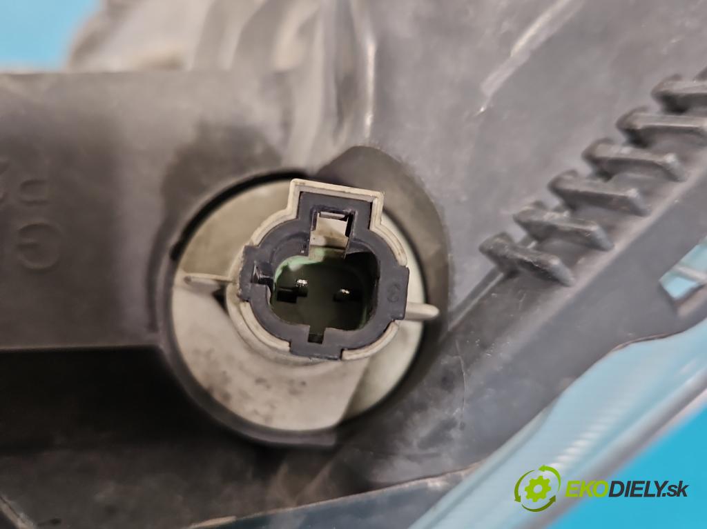 Nissan Note I 2006-2012 1.5 dci 86 HP manual 63 kW 1461 cm3 5- Reflektor: pravý  (Svetlo predné pravé)
