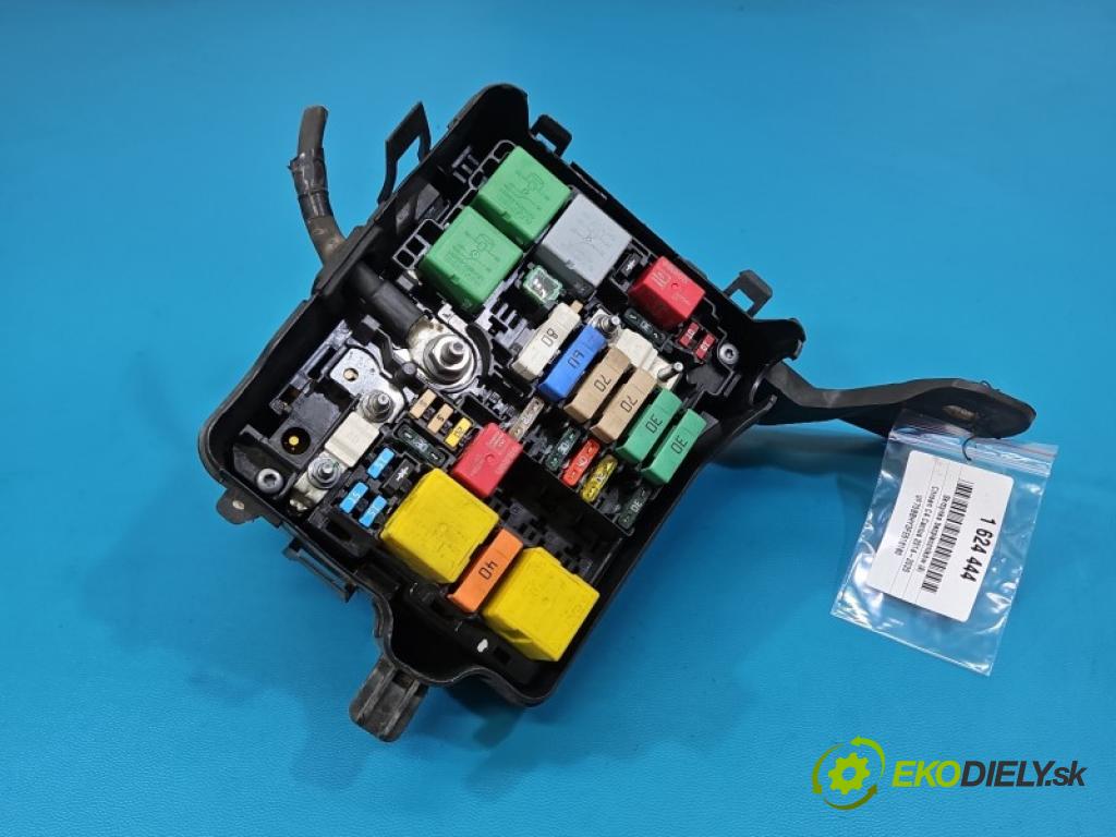 Citroen C4 Cactus 2014-2020 1.6 hdi 99 hp manual 73 kW 1560 cm3 5- skříňka pojistková 9804846880 (Pojistková skříňka)