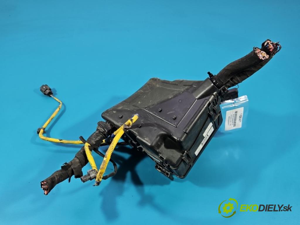 Kia Sorento III 2014-2020 2.0 crdi 185 hp automatic 136 kW 1995 cm3 5- skříňka pojistková 91215-C5694 (Pojistková skříňka)