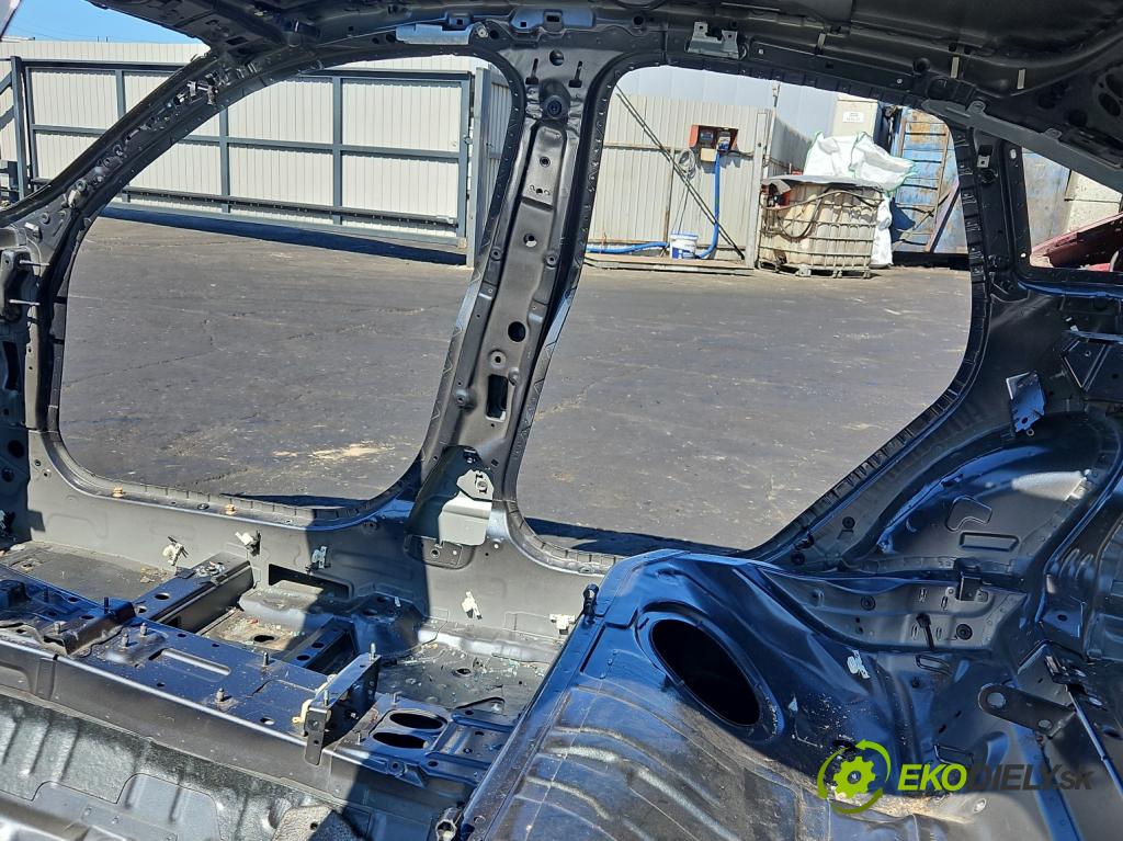 Bmw 4 F32/F33/F36 2013-2020 2.0 T 245KM automatic 180 kW 1997 cm3 4- práh pravý  (Karoserie ostatní)