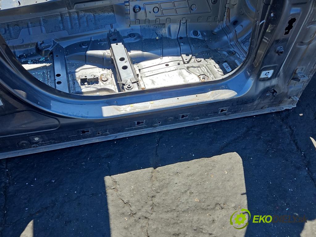 Bmw 4 F32/F33/F36 2013-2020 2.0 T 245KM automatic 180 kW 1997 cm3 4- práh pravý  (Karoserie ostatní)