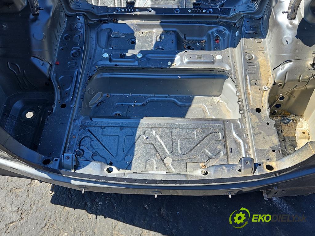 Bmw 4 F32/F33/F36 2013-2020 2.0 T 245KM automatic 180 kW 1997 cm3 4- stěna zadní