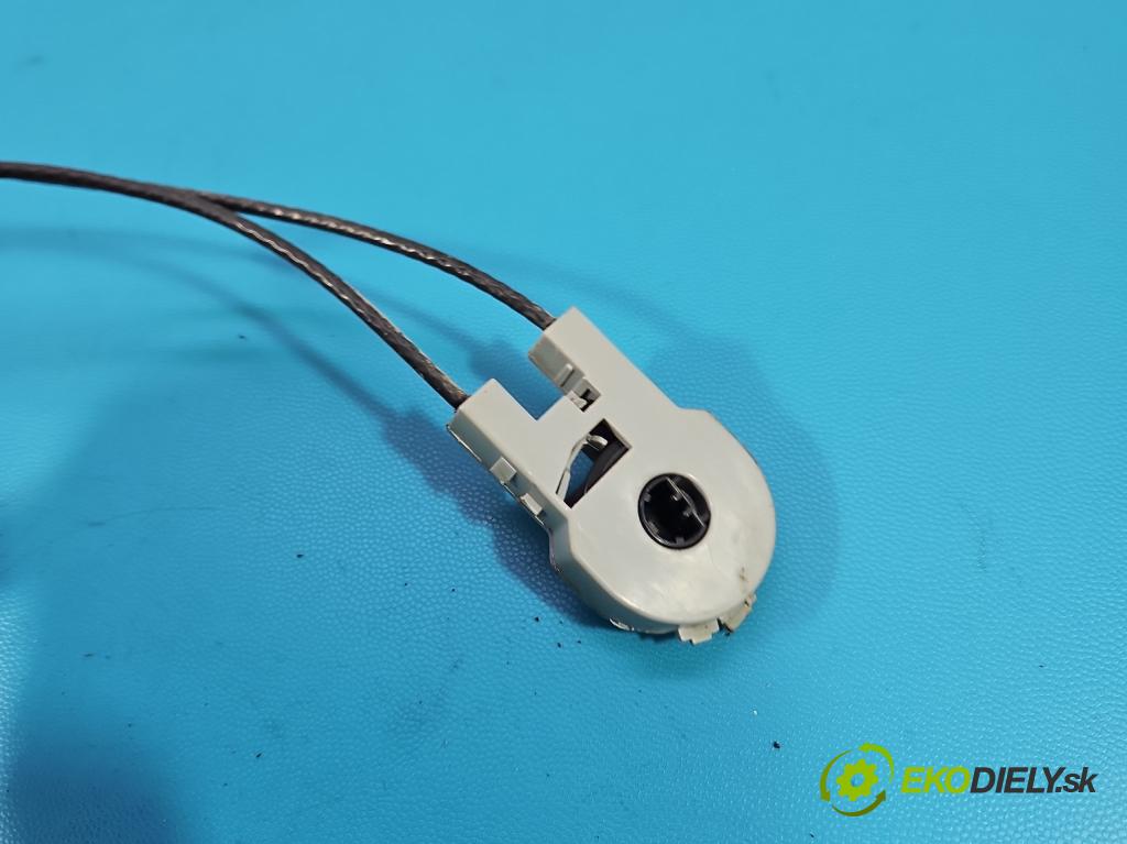 Ford Focus Mk1 1998-2004 2.0 16V 131 HP manual 96 kW 1988 cm3 3- panel kúrenia 98AB-11503-AE