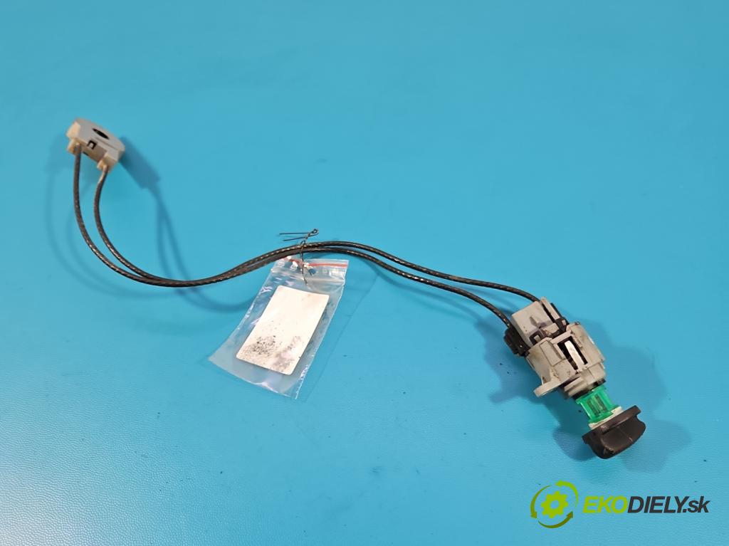 Ford Focus Mk1 1998-2004 2.0 16V 131 HP manual 96 kW 1988 cm3 3- panel kúrenia 98AB-11503-AE