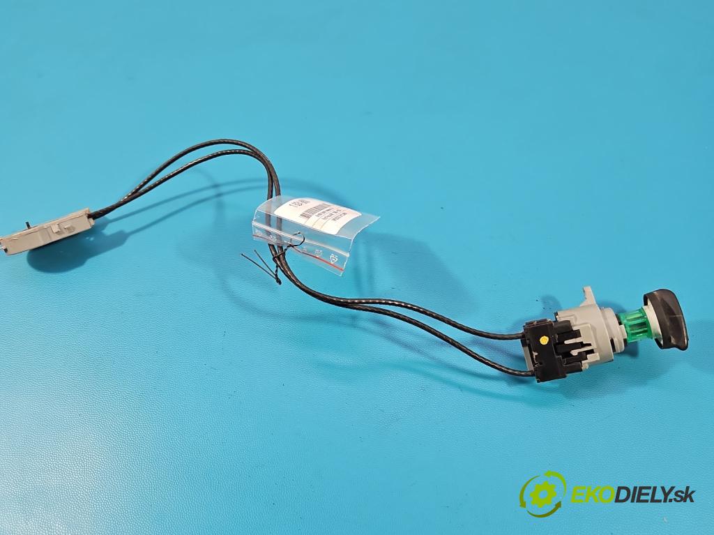 Ford Focus Mk1 1998-2004 2.0 16V 131 HP manual 96 kW 1988 cm3 3- panel kúrenia 98AB-11503-AE