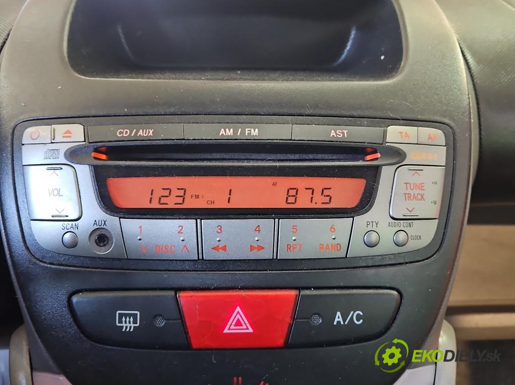 Toyota Aygo 2005-2014 1.0 12V 68 HP manual 50 kW 998 cm3 3- Radio originál 86120-0H010