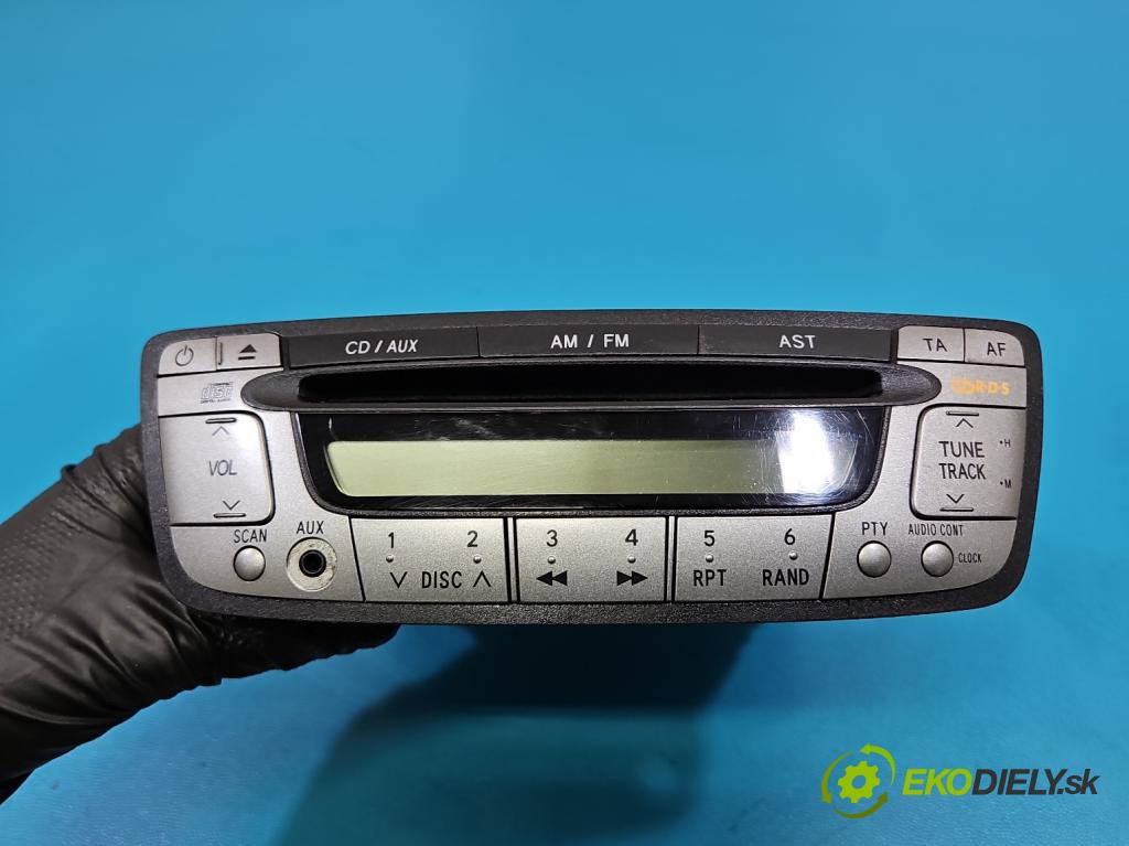Toyota Aygo 2005-2014 1.0 12V 68 HP manual 50 kW 998 cm3 3- Radio originál 86120-0H010