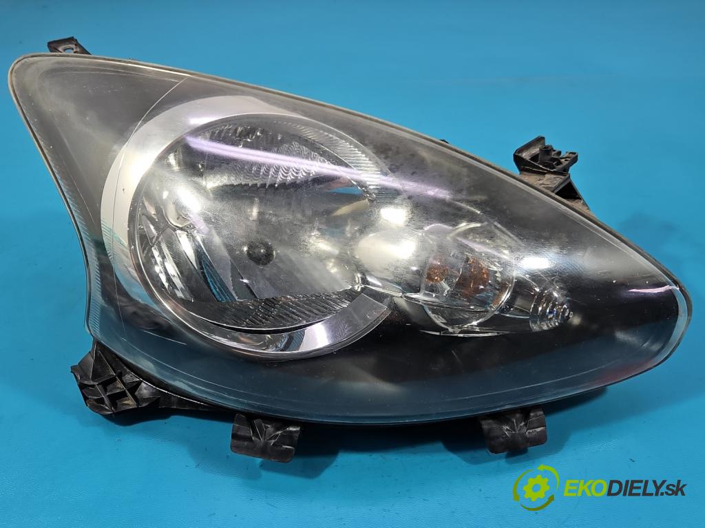 Toyota Aygo 2005-2014 1.0 12V 68 HP manual 50 kW 998 cm3 3- Reflektor: pravý 81110-0H010 (Svetlo predné pravé)