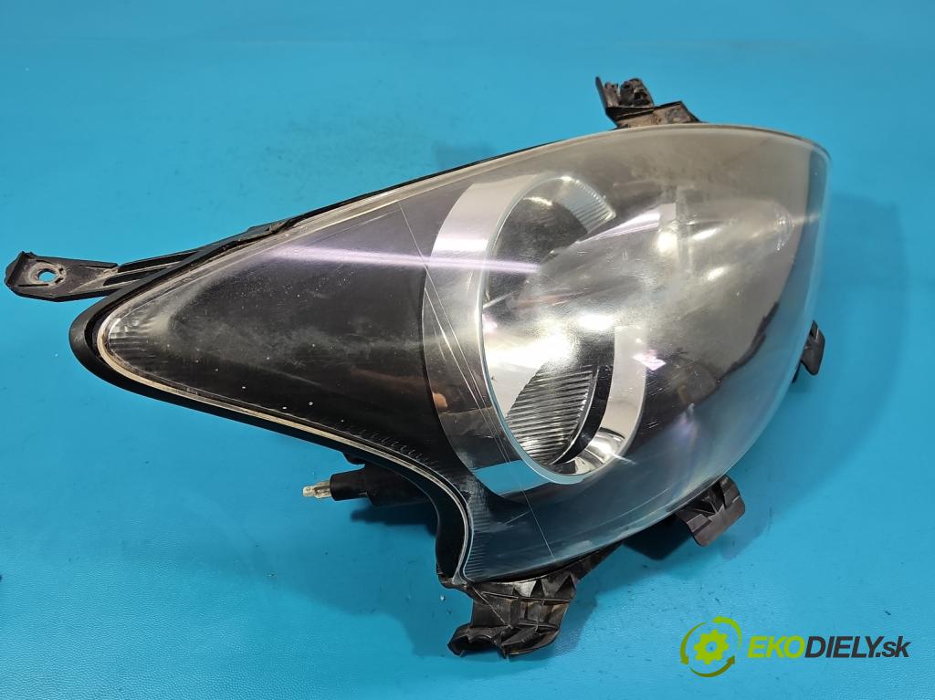 Toyota Aygo 2005-2014 1.0 12V 68 HP manual 50 kW 998 cm3 3- Reflektor: pravý 81110-0H010 (Svetlo predné pravé)
