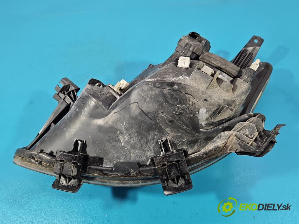 Toyota Aygo 2005-2014 1.0 12V 68 HP manual 50 kW 998 cm3 3- Reflektor: pravý 81110-0H010 (Svetlo predné pravé)