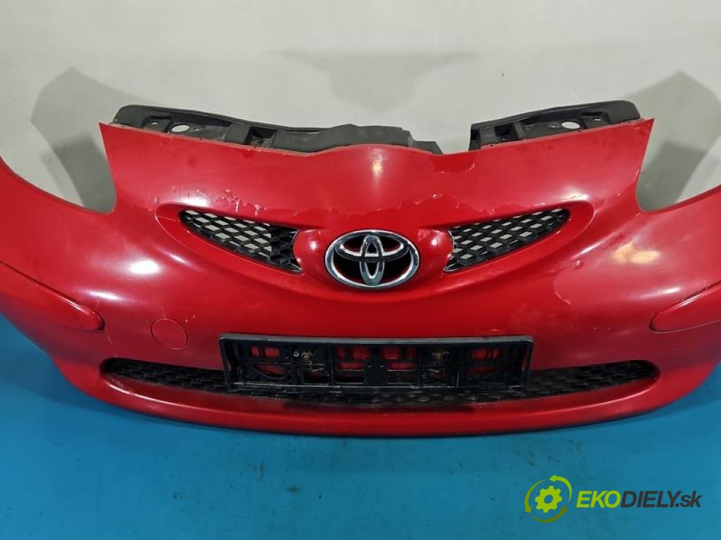 Toyota Aygo 2005-2014 1.0 12V 68 hp manual 50 kW 998 cm3 3- nárazník přední  (Klika dveří ostatní)