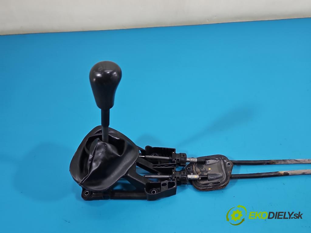 Toyota Aygo 2005-2014 1.0 12V 68 HP manual 50 kW 998 cm3 3- Páka: Změny: stupeň,rýchlosť 33530-0H010 (Rýchlostná páka (kulisa))