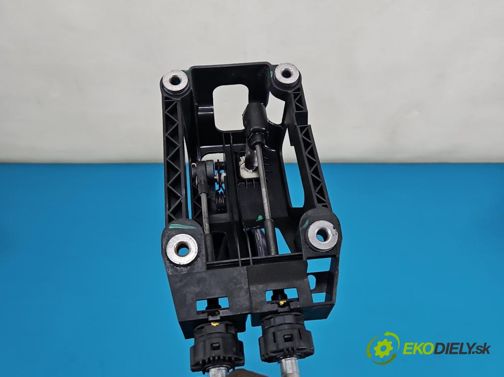 Toyota Aygo 2005-2014 1.0 12V 68 HP manual 50 kW 998 cm3 3- Páka: Změny: stupeň,rýchlosť 33530-0H010 (Rýchlostná páka (kulisa))
