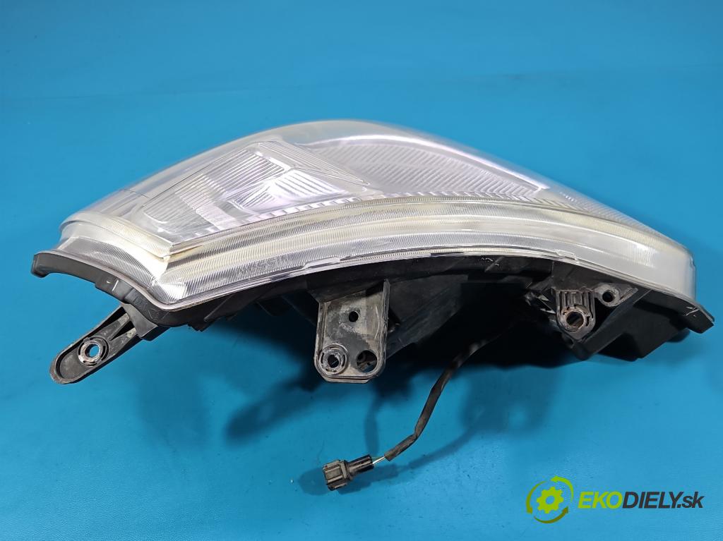 Nissan Tiida 1.8 16V 124hp automatic 91 kW 1798 cm3 5- Reflektor: ľavý (Kľučka dverí ostatné)
