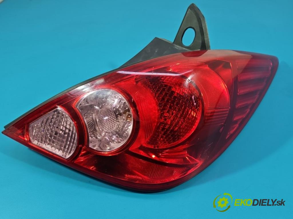 Nissan Tiida 1.8 16V 124 hp automatic 91 kW 1798 cm3 5- světlo zadní pravé blatník: 