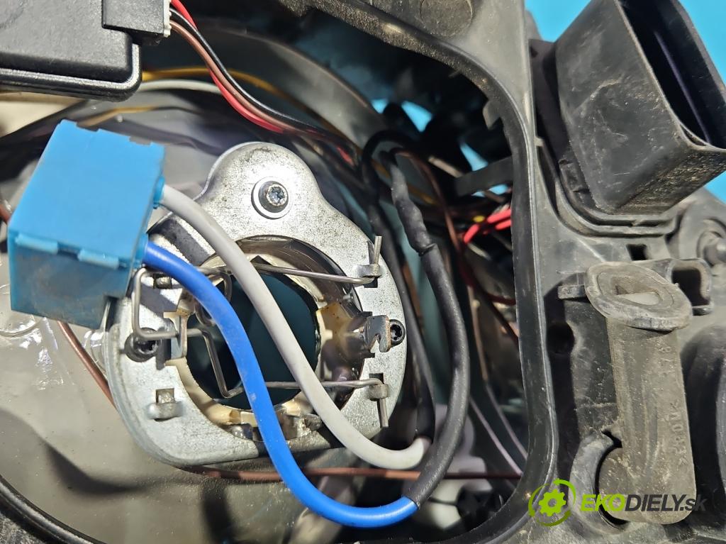 Ford Focus Mk2 2004-2011 1.6 tdci 90 HP manual 66 kW 1560 cm3 5- Reflektor: ľavý 4M51-13W030-AF (Kľučka dverí ostatné)