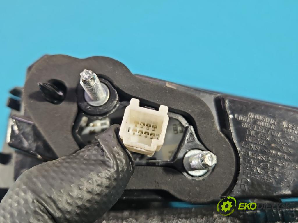 Infiniti QX30 H15 2016-2019 2.0 T 211KM automatic 155 kW 1991 cm3 5- svetlo / reflektor zadné pravé kufrové dvere