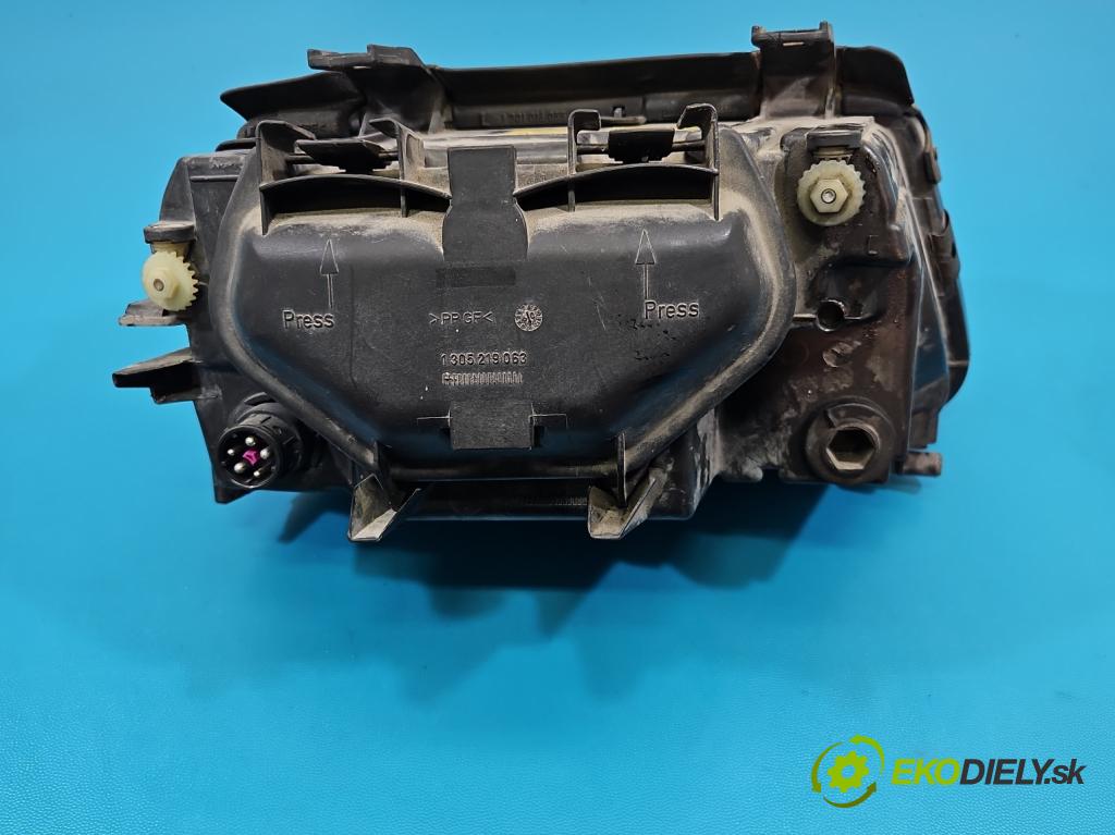 Audi A4 B5 1994-2001 1.9 tdi 110 HP manual 81 kW 1896 cm3 4- Reflektor: ľavý 1307022194 (Kľučka dverí ostatné)