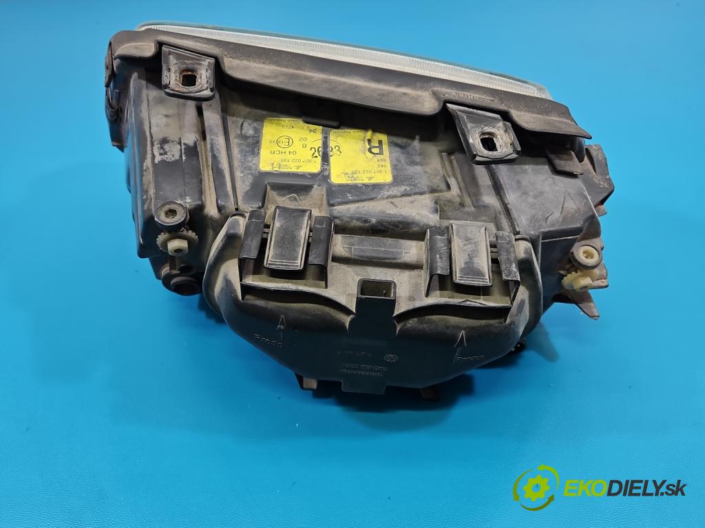 Audi A4 B5 1994-2001 1.9 tdi 110 HP manual 81 kW 1896 cm3 4- Reflektor: pravý  (Svetlo predné pravé)