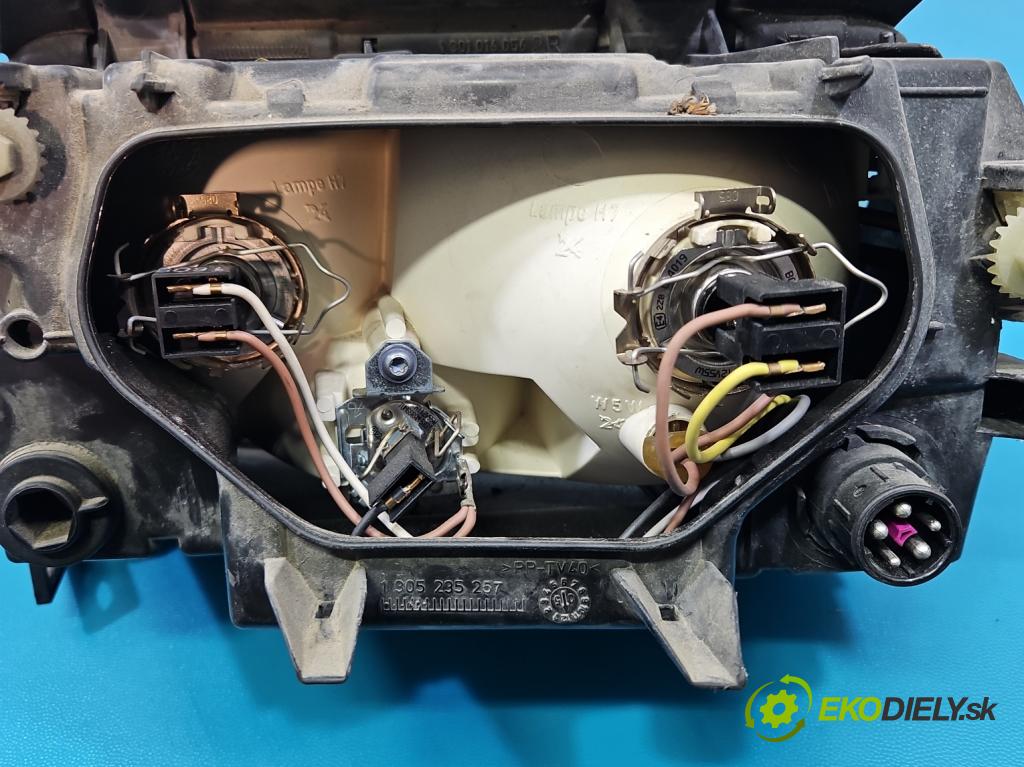Audi A4 B5 1994-2001 1.9 tdi 110 HP manual 81 kW 1896 cm3 4- Reflektor: pravý  (Svetlo predné pravé)