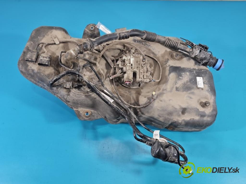 Mercedes ML W166 2011-2015 3.0 CDI 642.826 automatic 189 kW 2987 cm3 5- Nádrž: AdBlue A1664703901