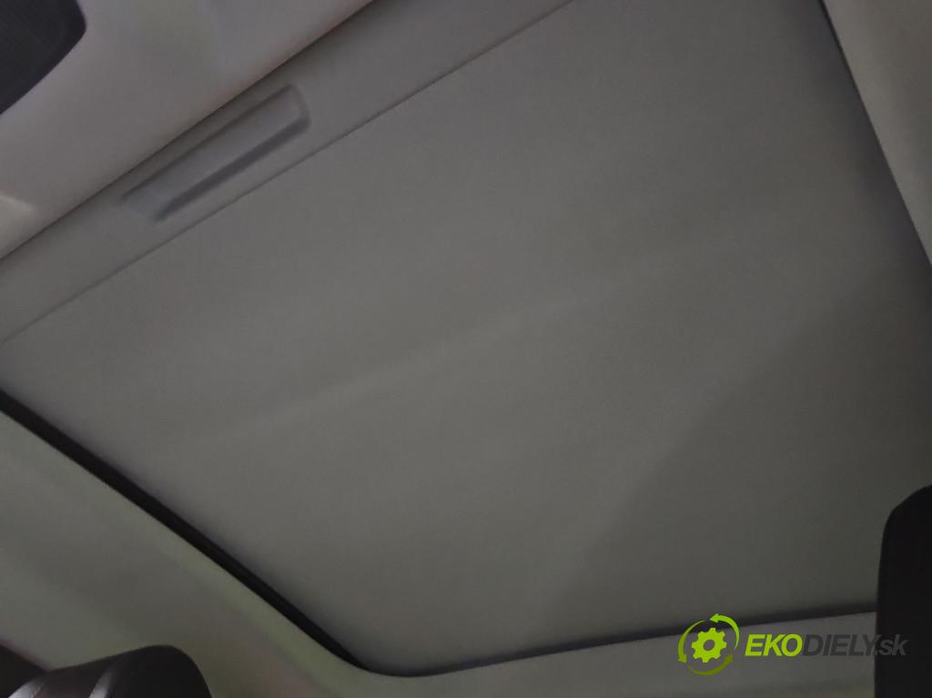 DS 4 II 2021- 1.6 T 181KM automatic 133 kW 1598 cm3 5- Strecha: