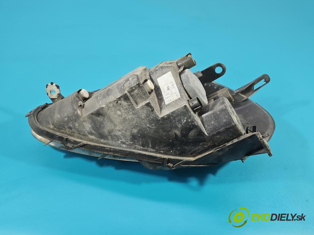 Fiat Punto Grande 1.2 8V 65 HP  48 kW 1242 cm3 5- Reflektor: pravý  (Svetlo predné pravé)