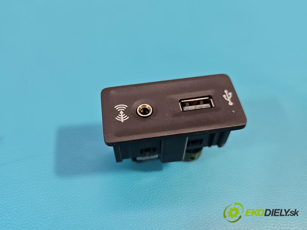 Seat Leon III 2012-2020 1.2 TSI 86 HP manual 63 kW 1197 cm3 3- zásuvka USB 5G0035222