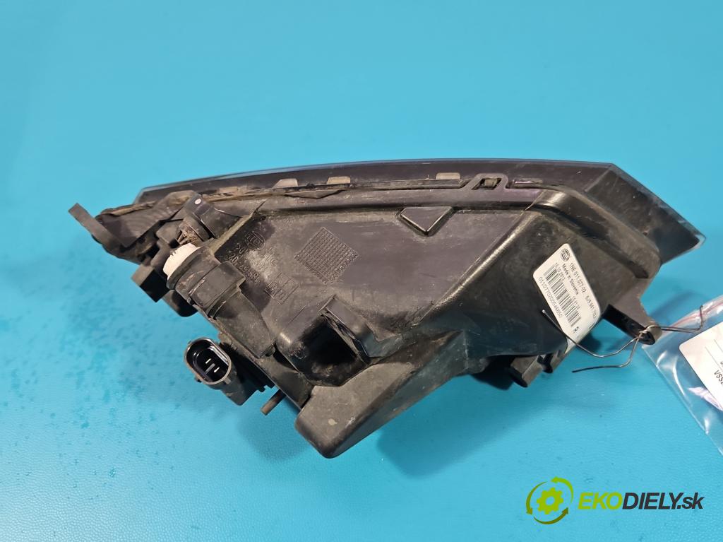 Seat Leon III 2012-2020 1.2 TSI 86 HP manual 63 kW 1197 cm3 3- Halogen pravý 6J9941702A (Kľučka dverí ostatné)