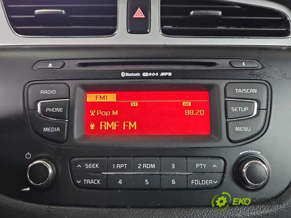 Kia Ceed II 2012-2018 1.6 GDI 135 HP manual 99 kW 1591 cm3 5- Radio originál AC110A2EE