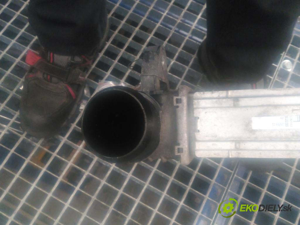 DS 4 II 2021- 1.6 T 181KM automatic 133 kW 1598 cm3 5- Intercooler P9675627980 (Intercooler (chladič nasávaného vzduchu))