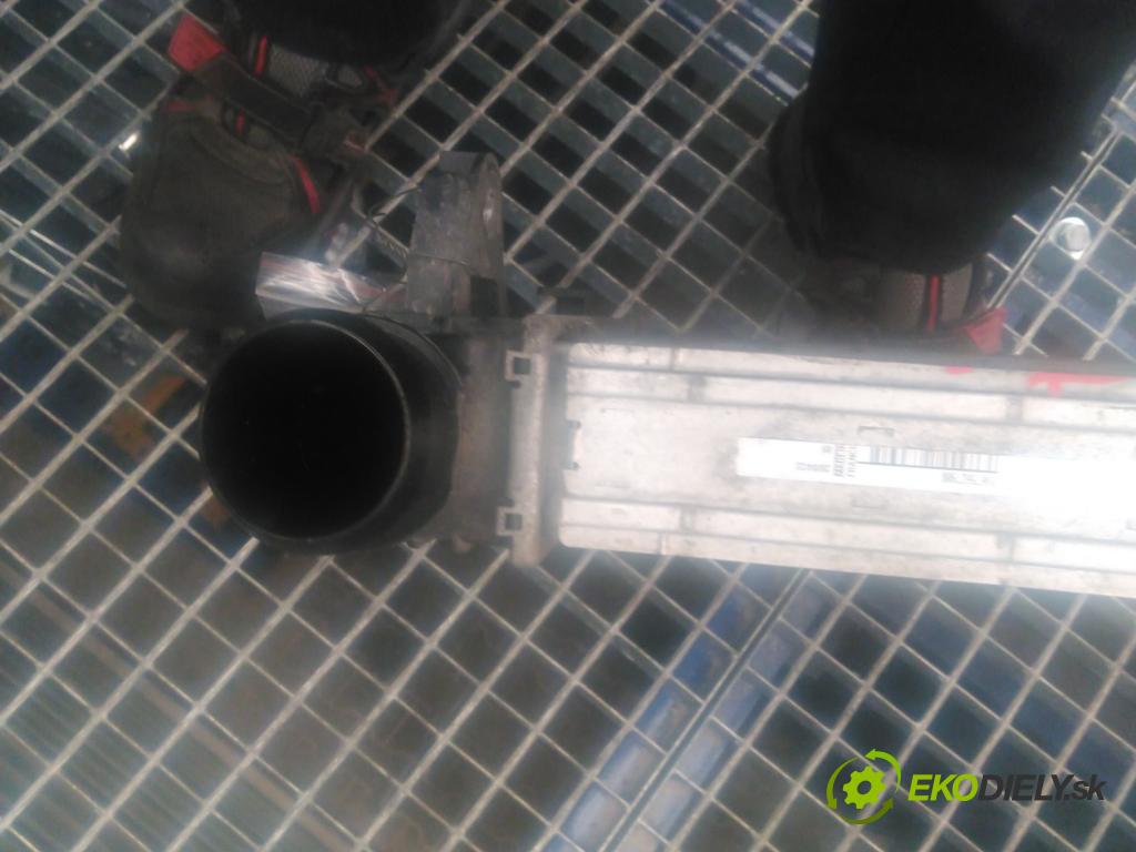 DS 4 II 2021- 1.6 T 181KM automatic 133 kW 1598 cm3 5- Intercooler P9675627980 (Intercooler (chladič nasávaného vzduchu))