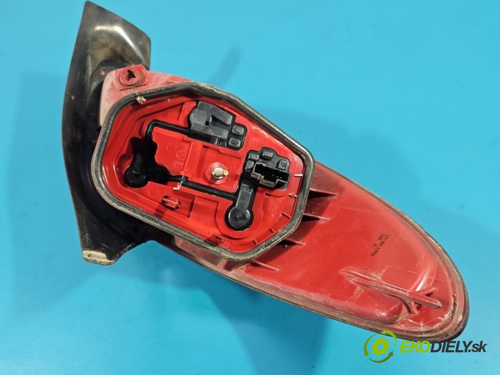 Peugeot 206 1.1 8V 60 HP manual 44.1 kW 1124 cm3 5- svetlo / reflektor zadné pravé blatník