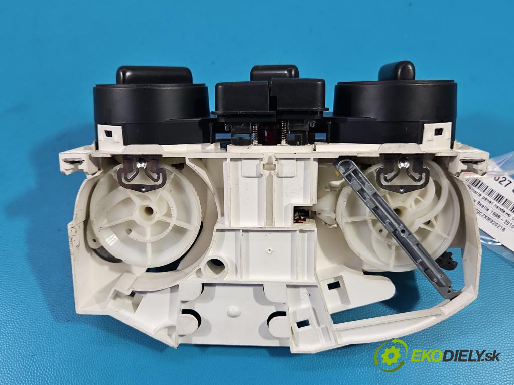Vw New Beetle 1998-2010 2.0 8V 116 HP manual 85 kW 1984 cm3 3- panel kúrenia 1C0820045E