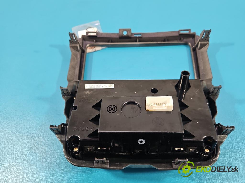 Toyota Avensis Verso 2001-2009 2.0 D4D 1CD 116 HP manual 85 kW 1995 cm3 5- panel kúrenia 55900-44280