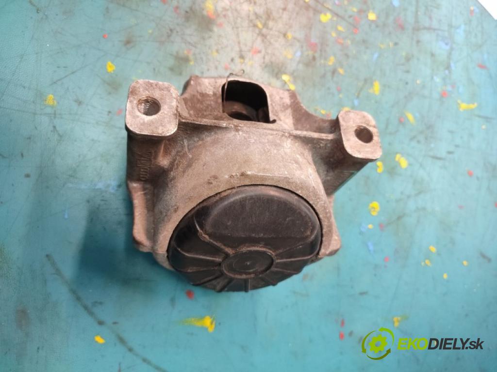 Audi A4 B8 2007-2015 2.7 tdi 190 HP automatic 140 kW 2698 cm3 4- airbag motora 8R0199381 (Držiak motora)