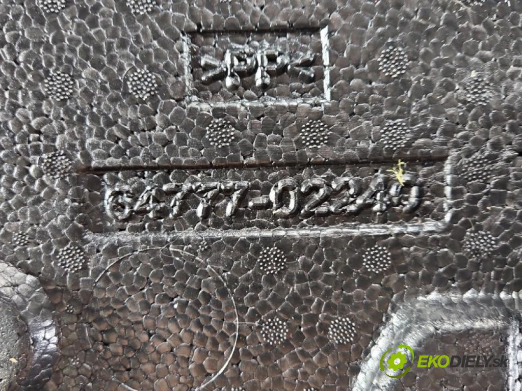 Toyota Auris II 2012-2018 1.6 16V 132  HP manual 97 kW 1598 cm3 5- Příspěvek: Polystyren: kufra: 64777-02240