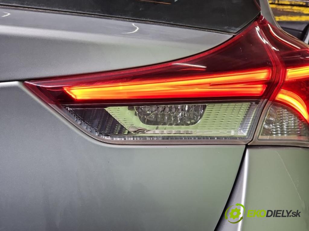 Toyota Auris II 2012-2018 1.6 16V 132  HP manual 97 kW 1598 cm3 5- svetlo / reflektor zadné pravé kufrové dvere 