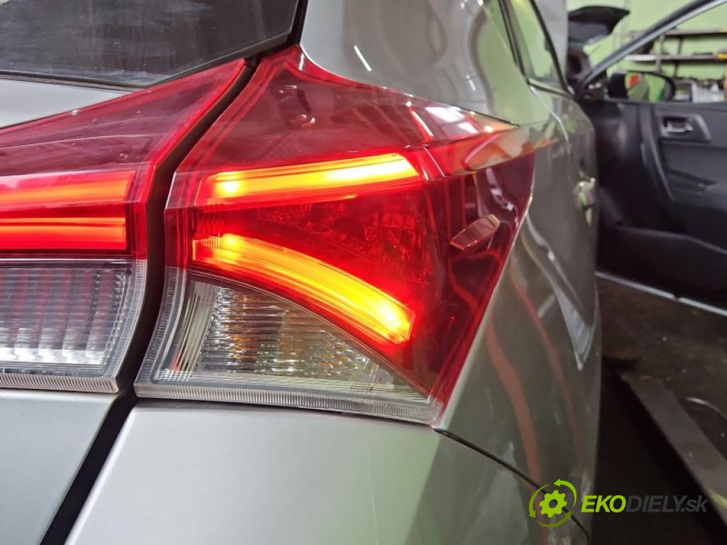 Toyota Auris II 2012-2018 1.6 16V 132 hp manual 97 kW 1598 cm3 5- světlo zadní pravé blatník: 