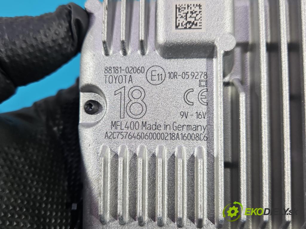 Toyota Auris II 2012-2018 1.6 16V 132 hp manual 97 kW 1598 cm3 5- Kamera přední 88181-02060