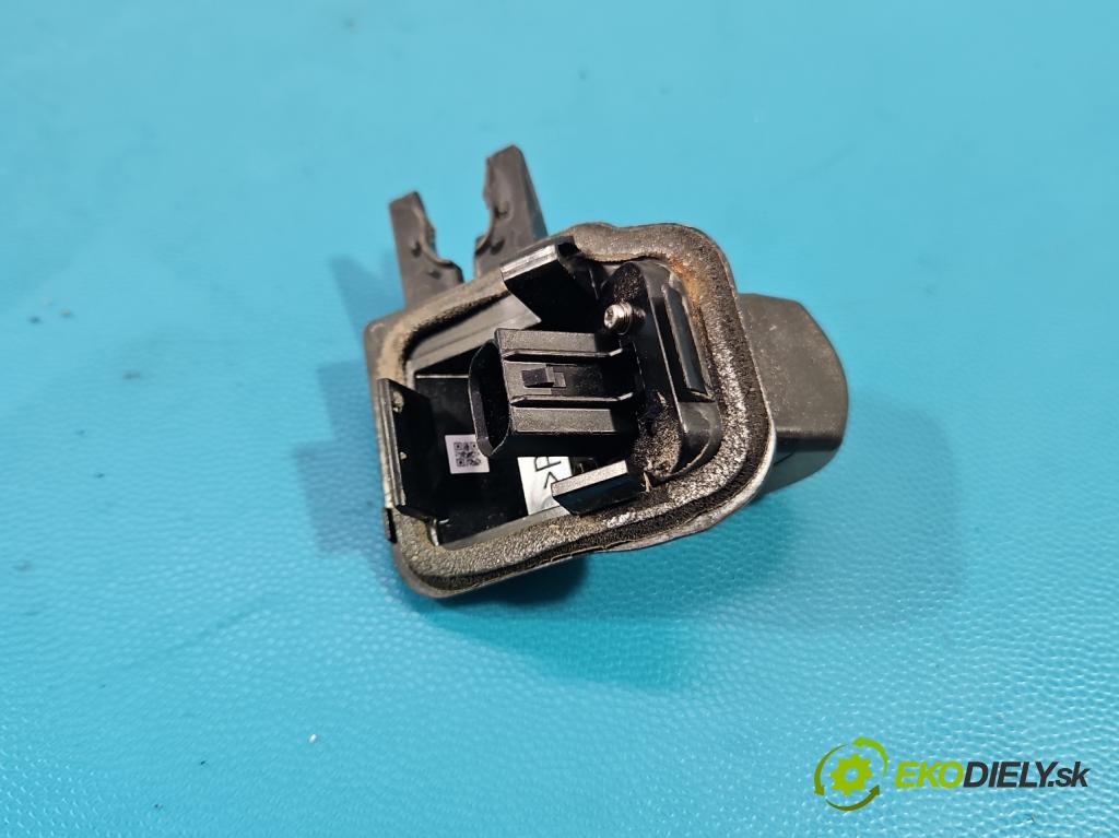Toyota Auris II 2012-2018 1.6 16V 132 hp manual 97 kW 1598 cm3 5- Kamera cúvaní 86790-02120