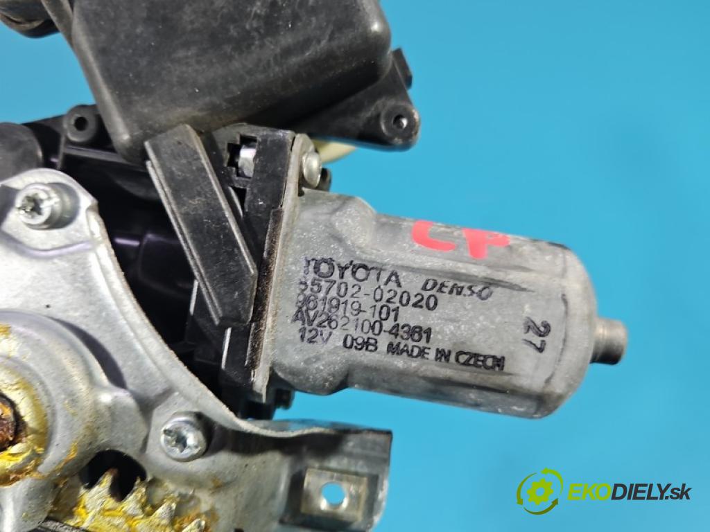 Toyota Auris II 2012-2018 1.6 16V 132  HP manual 97 kW 1598 cm3 5- mechanizmus okna predné ľavý 85702-02020
