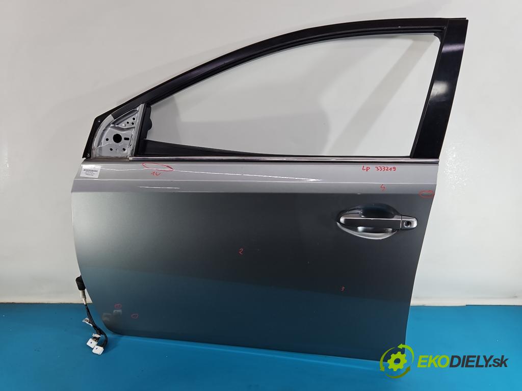 Toyota Auris II 2012-2018 1.6 16V 132  HP manual 97 kW 1598 cm3 5- dvere predné ľavé  (Kľučka dverí ostatné)