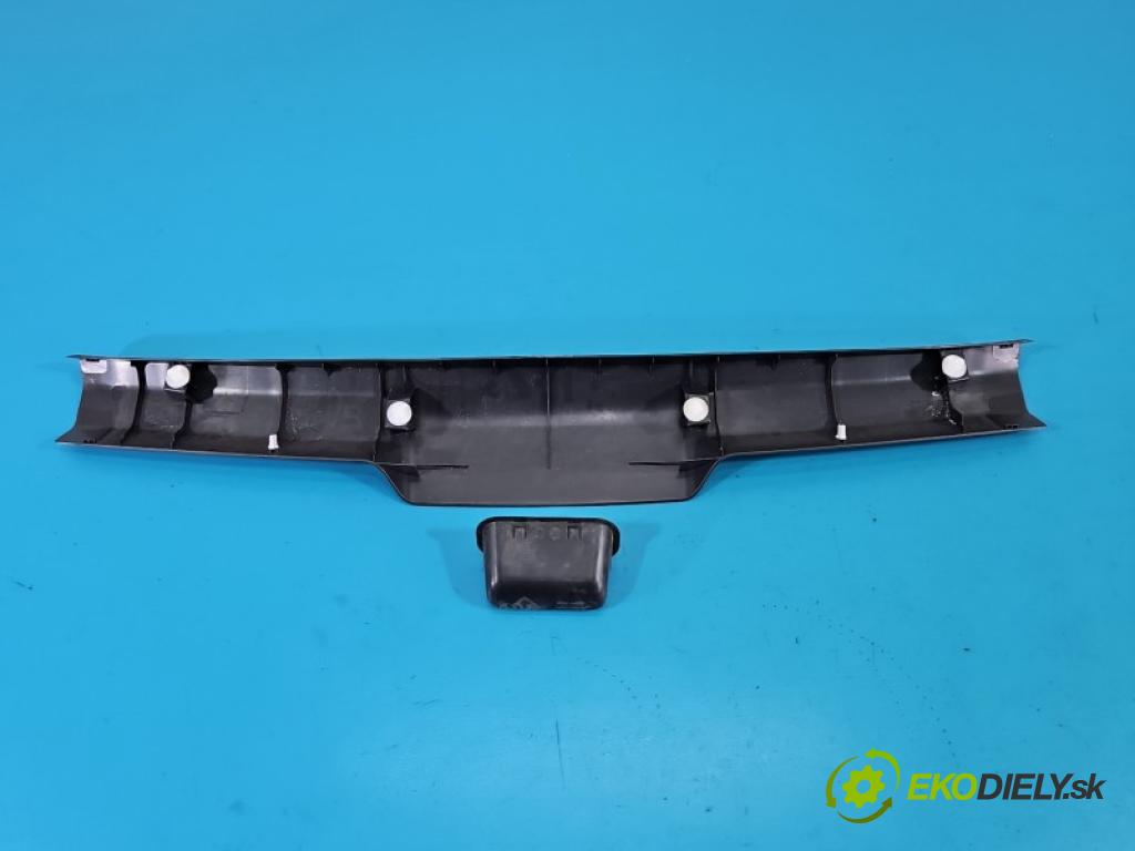 Toyota Auris II 2012-2018 1.6 16V 132  HP manual 97 kW 1598 cm3 5- Čalounictví: kufrové dvere 64780-02030