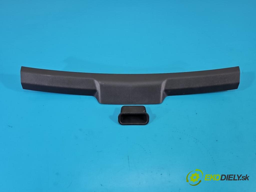 Toyota Auris II 2012-2018 1.6 16V 132  HP manual 97 kW 1598 cm3 5- Čalounictví: kufrové dvere 64780-02030
